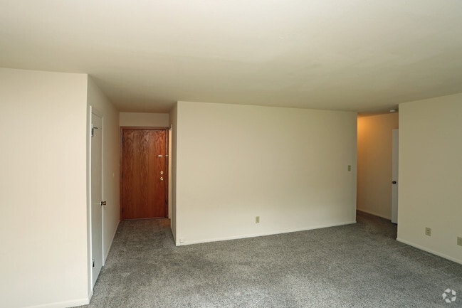 Living room - Oak Park Apartment Homes