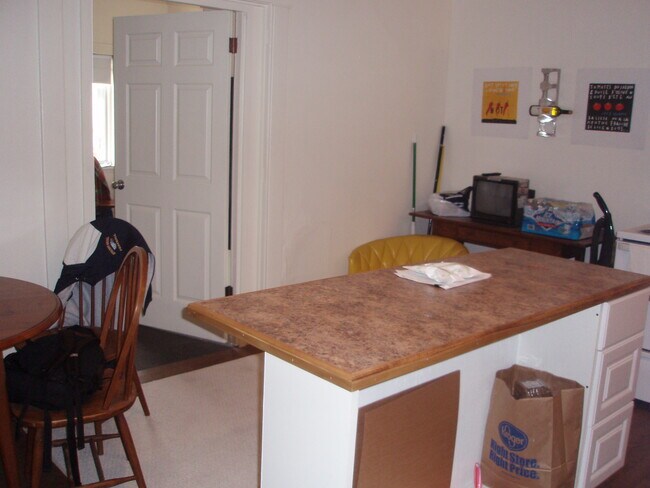 Building Photo - 2338 Flora St