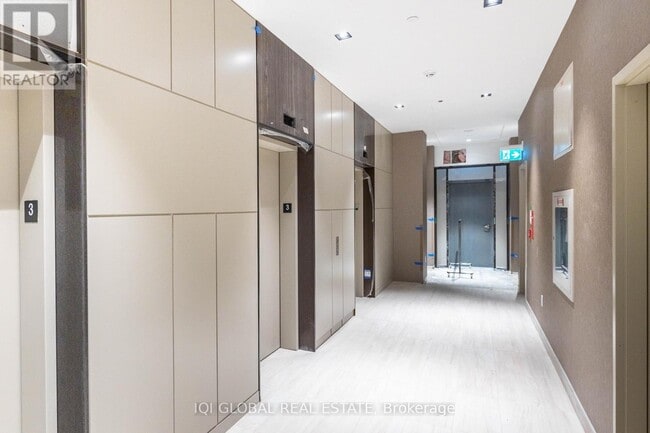 Building Photo - 10 Honeycrisp Cres