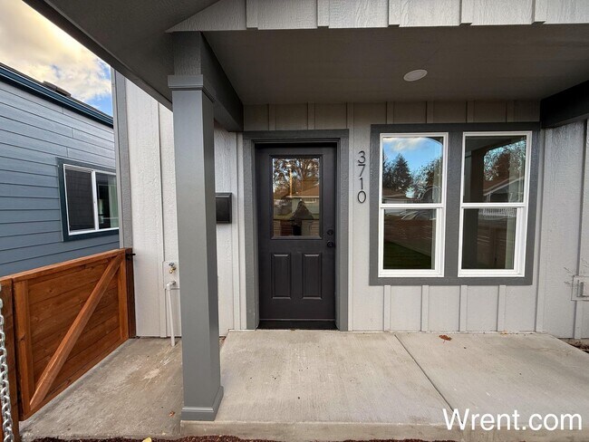 Building Photo - 3710-3712 E Liberty