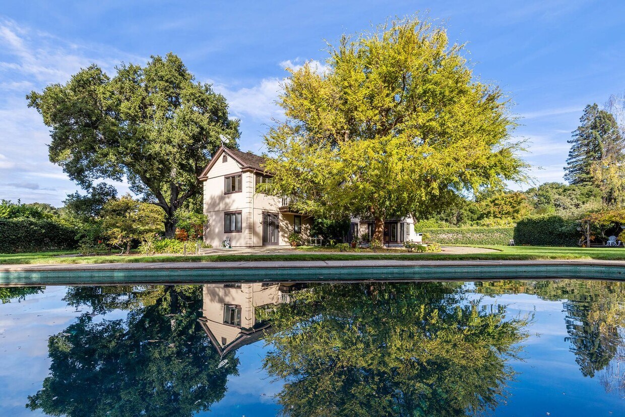 Foto principal - Luxurious Estate in Atherton Available Now!