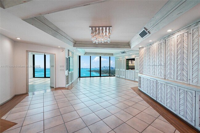 Foto del edificio - 720 NE 69th St
