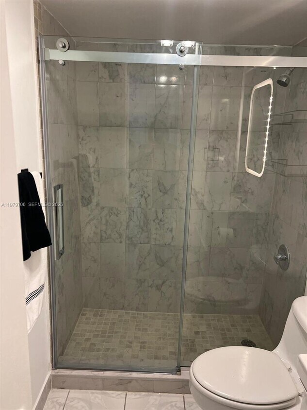 Foto del edificio - 9440 W Flagler St