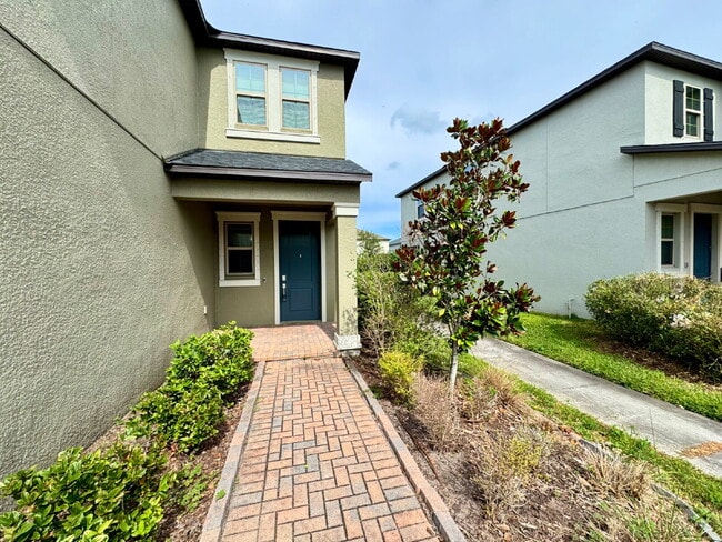 Building Photo - "Spacious 4-Bed Home with Granite Countert...