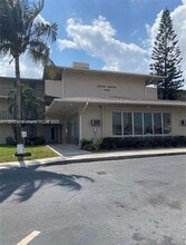 Building Photo - 1480 E Sample Rd