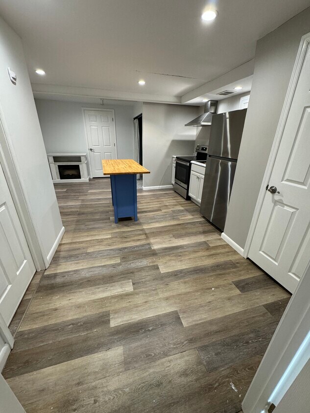 Kitchen, dining area - 2265 Reading Blvd