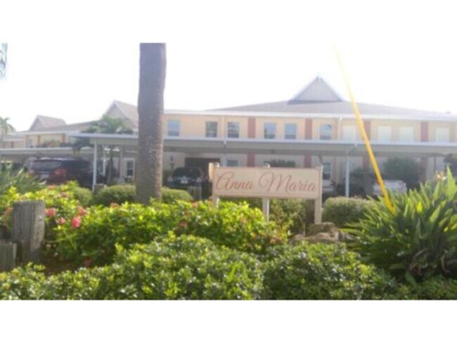Foto del edificio - Waterfront Paradise for 55+ ; 2 Bed 2 Bath...