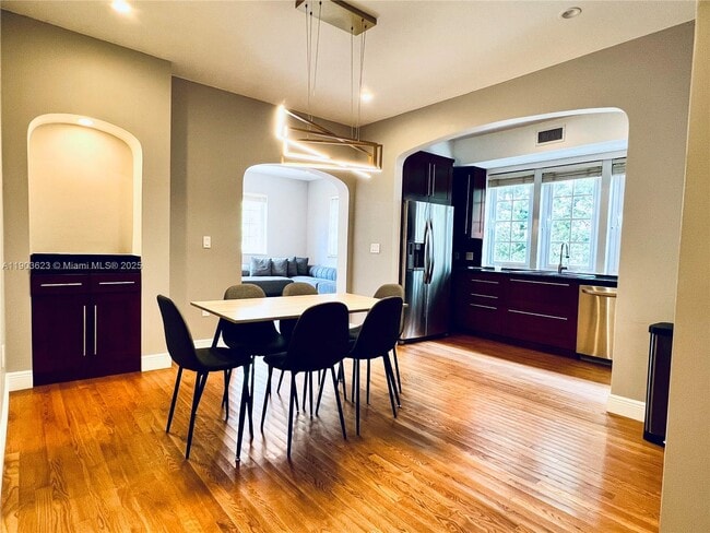 Foto del edificio - 215 Phoenetia Ave