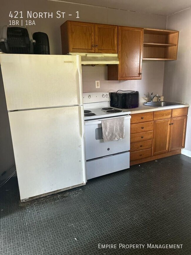Building Photo - 1st Floor: 1 Bedroom / 1 Bathroom Apartmen...