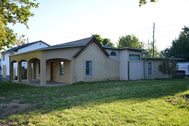 Building Photo - Detached Rental Property