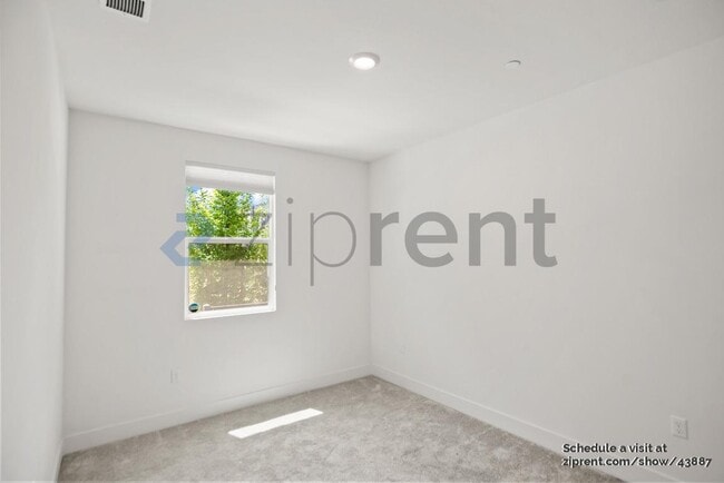 Building Photo - 3489 Vision Cmn