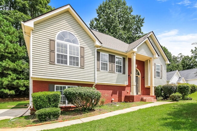 Building Photo - 215 Trelawney Pl