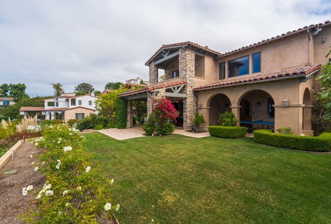 Foto del edificio - Gorgeous 5 Bedroom Home with sweeping view...