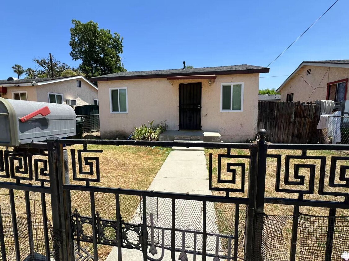 Foto principal - 764 S White Ave
