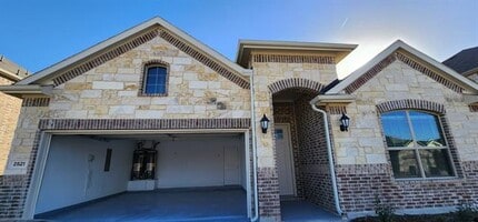 Building Photo - 2521 Birchcrest Dr