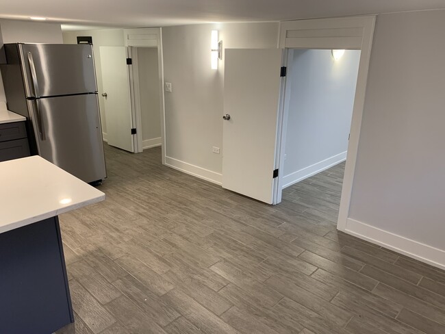 Building Photo - 3050 N Clifton Ave