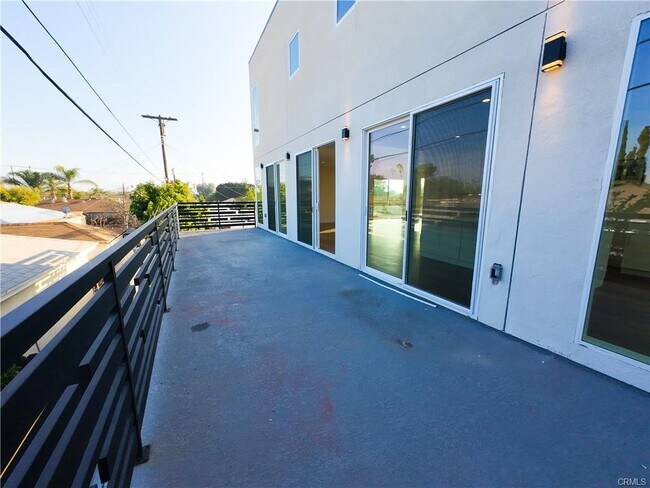 Foto del edificio - 6628 Camellia Ave