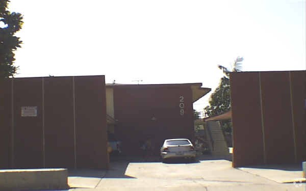 Primary Photo - 209 S 5th St
