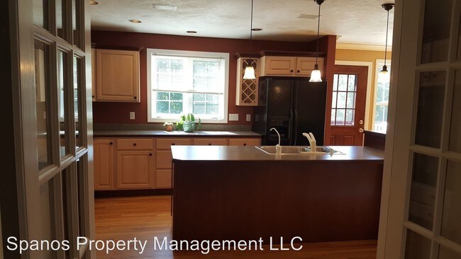 Building Photo - 3 br, 2.5 bath House - 33 Marblehead Rd.