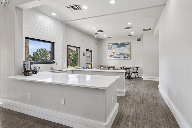 Foto del edificio - Grand Centennial Apartments