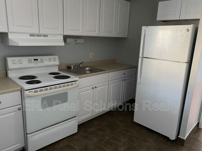 Building Photo - 2577 W Galbraith Rd