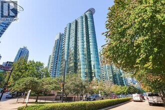 Building Photo - 555 Jervis St