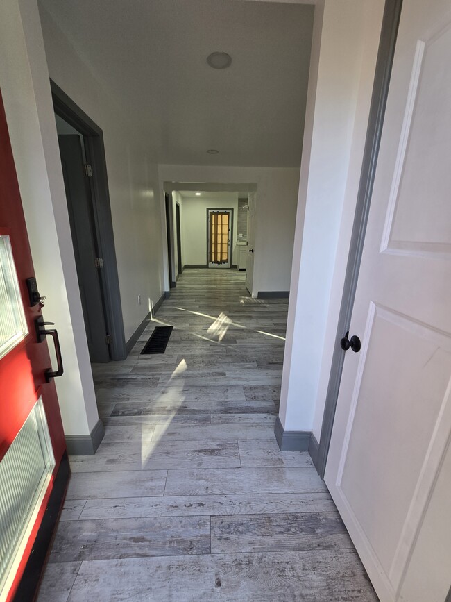 Foto del edificio - 1056 Geers Ave