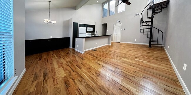 Foto del edificio - 6723 Eastridge Dr