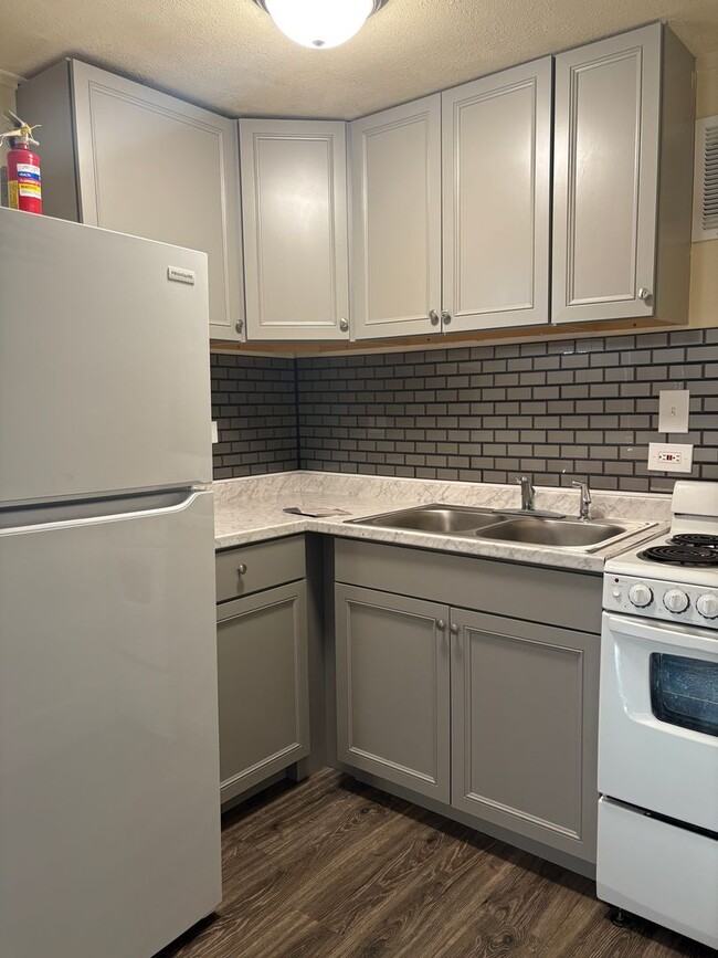 Building Photo - Charming 1BR Apartment on Historic Higgins...