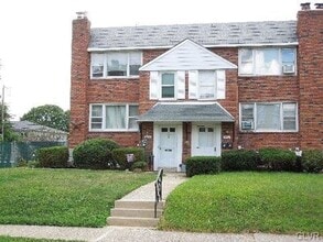 Building Photo - 2112 S Lumber St