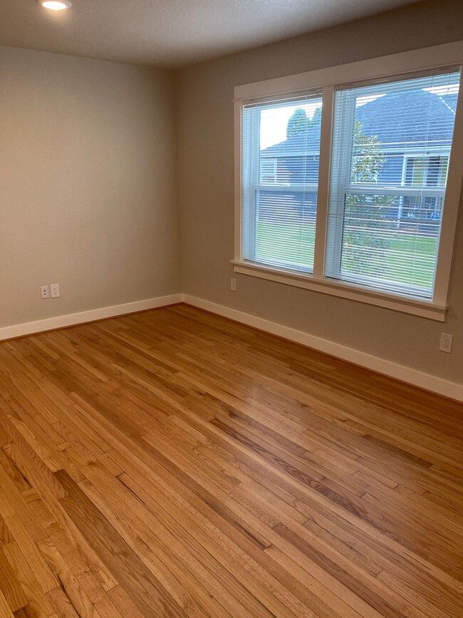 Building Photo - Alberta Arts-Irvington 4-plex Courtyard 12...