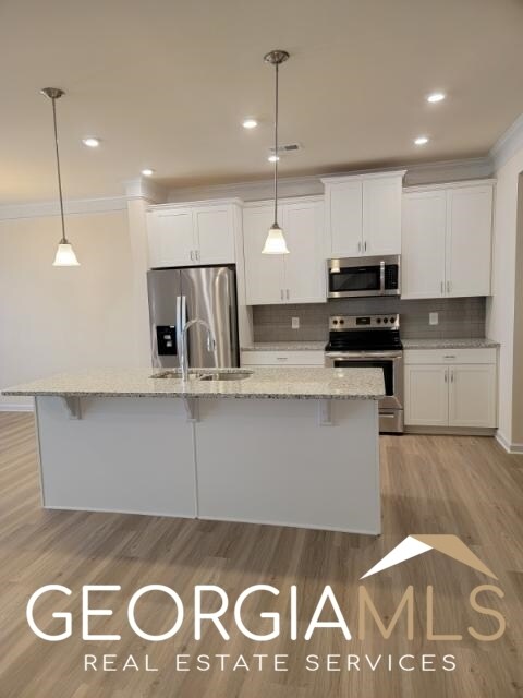 Building Photo - 160 Madison Bend