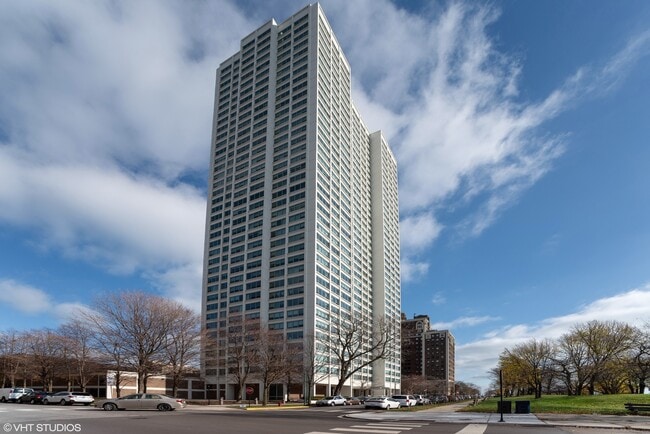 Building Photo - 1700 E 56th St