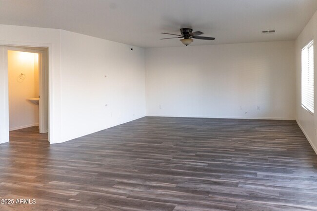 Foto del edificio - 2234 W Central Ave