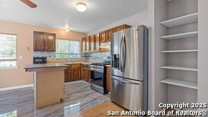 Building Photo - 208 Gamblewood