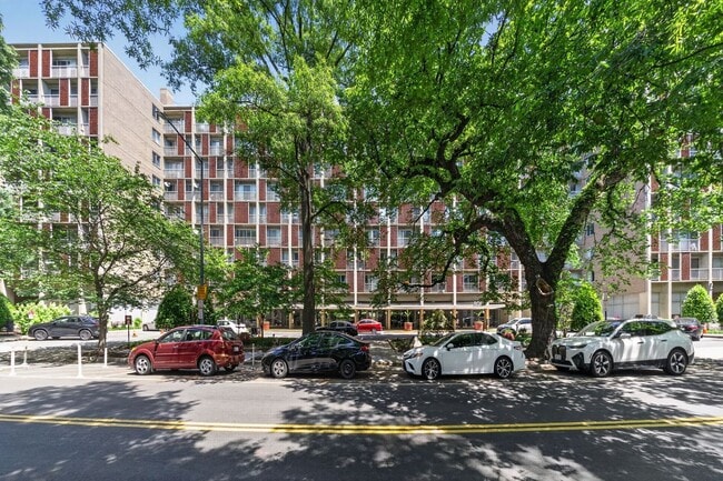 Building Photo - Short Walk to the Wharf! - Professionally Managed  and Spacious 1BR With Monument Views