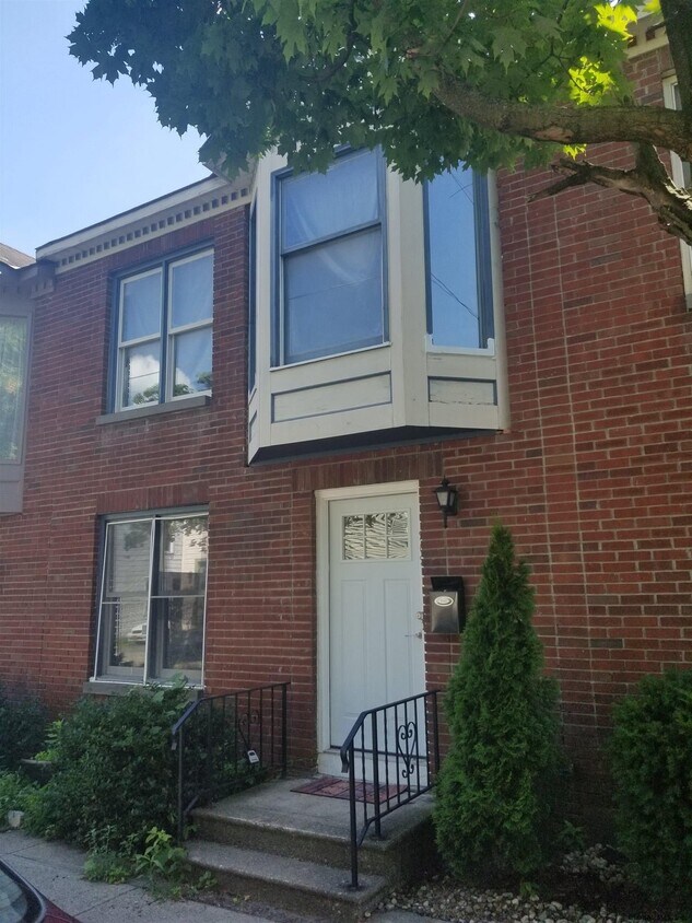 Primary Photo - 202 Jefferson St