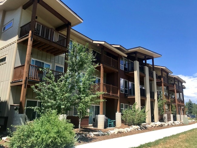 Building Photo - Skiview Place Apartments