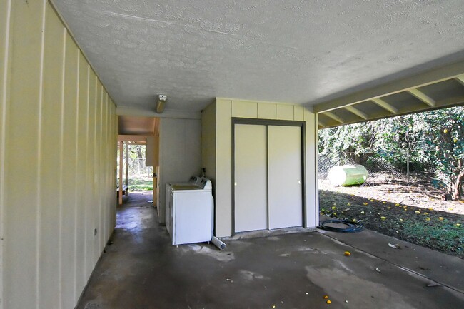 Building Photo - 2 Bed | 2 Bath | w/Carport in Kahaluu