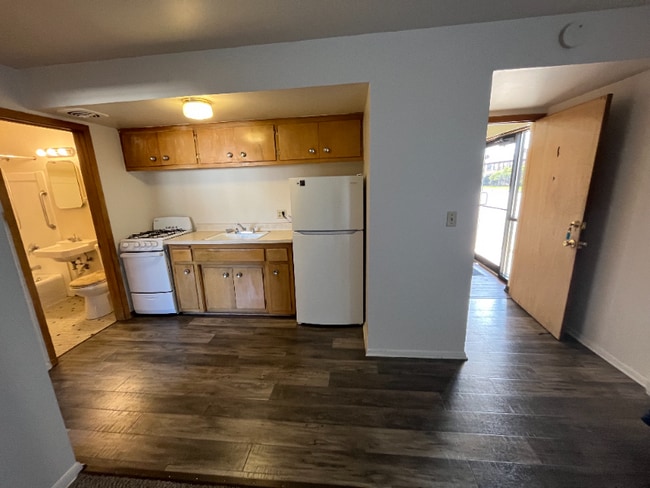 Building Photo - 5506 W Lincoln Ave