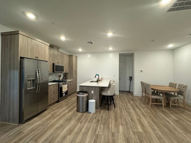 Building Photo - 546 W Mahogany Ln