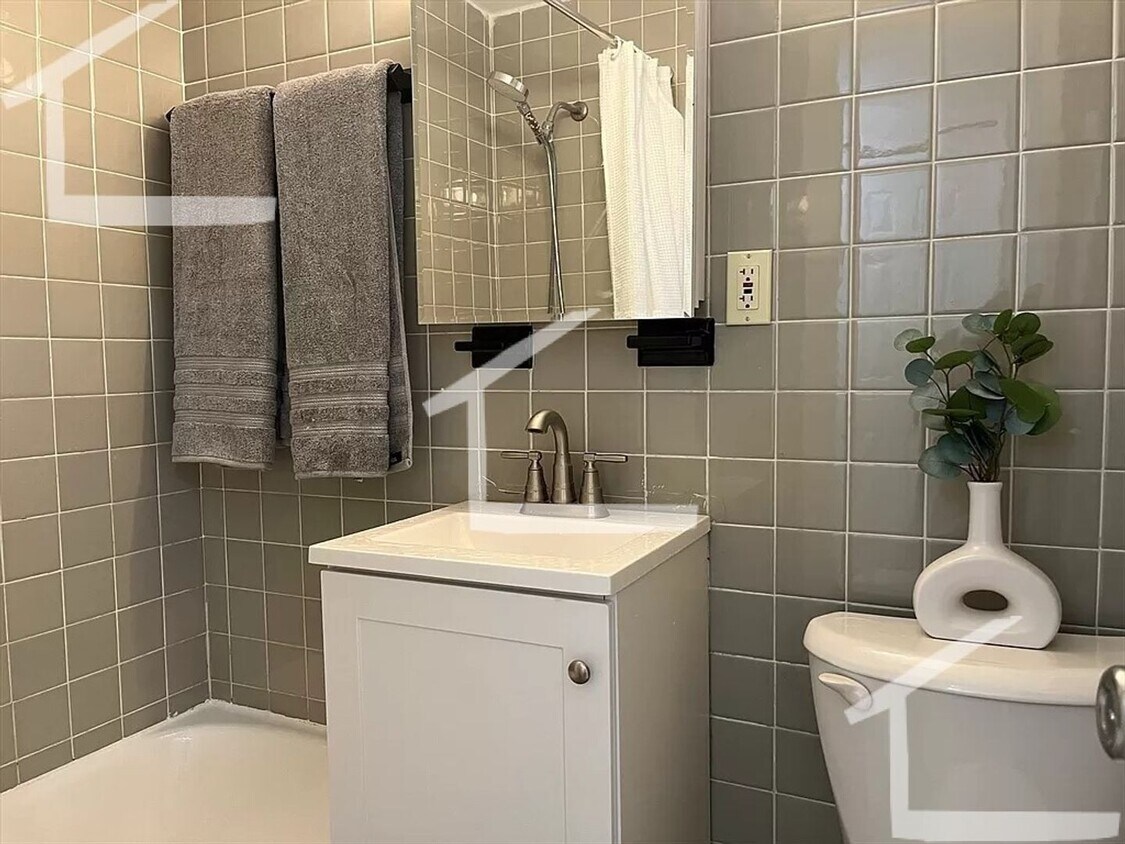 Primary Photo - Sunny one bedroom no fee