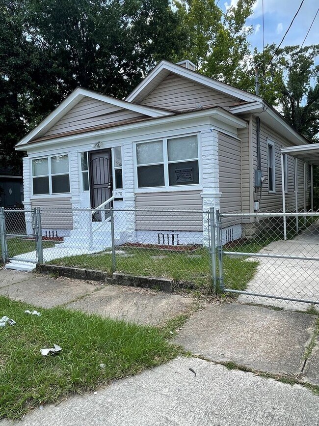 Building Photo - Budget Friendly! 3 bed 2 bath