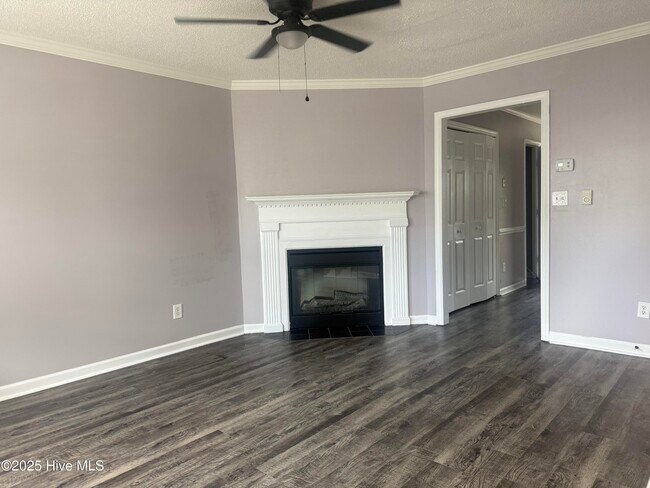 Foto del edificio - 920 Spring Forest Rd