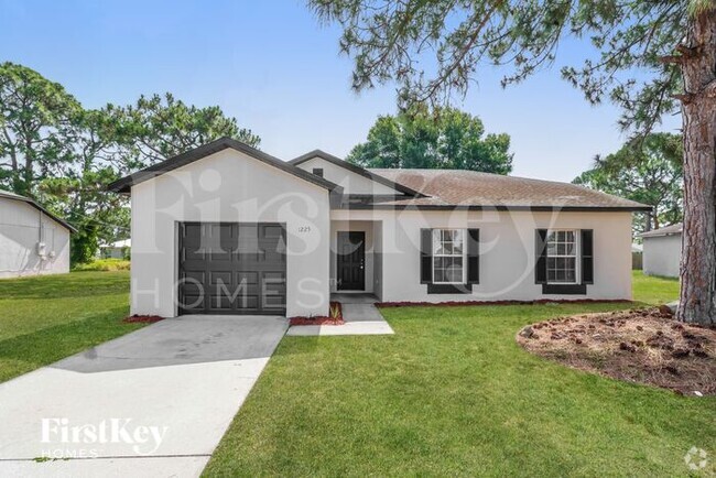 Building Photo - 1225 Schumann Dr