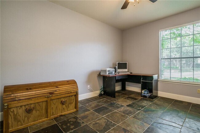 Building Photo - 15713 Monona Cove