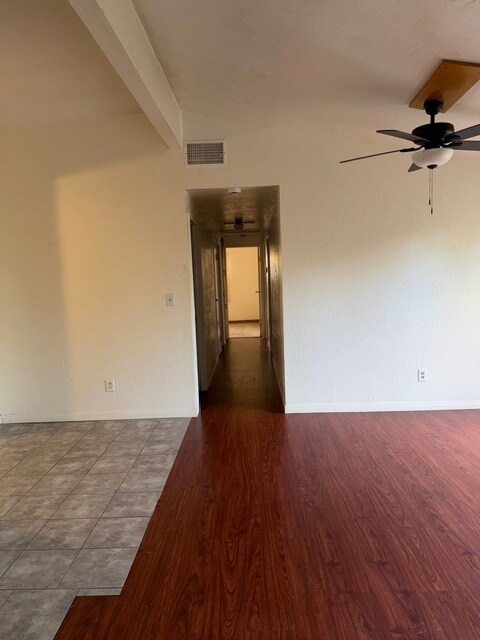 Foto del edificio - 9076 Walker Ct