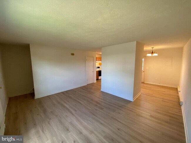 Foto del edificio - 624 Highview Ct