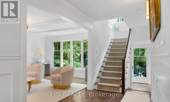 Building Photo - 268 Chartwell Rd