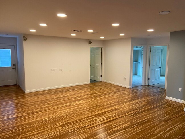 Foto del edificio - Beautiful, Updated 4 Bed, 3 Bath in the He...